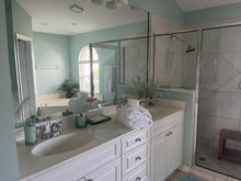 Load image into Gallery viewer, Enchanting: 3-bedroom 2-bathroom on Marco Island FL Hideaway Near Tigertail Beach