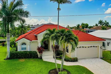 Load image into Gallery viewer, Enchanting: 3-bedroom 2-bathroom on Marco Island FL Hideaway Near Tigertail Beach